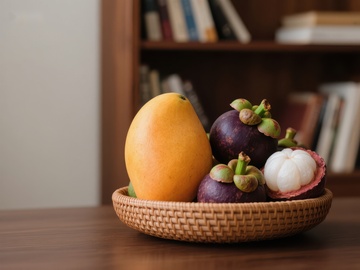 芒果与山竹的静物组合