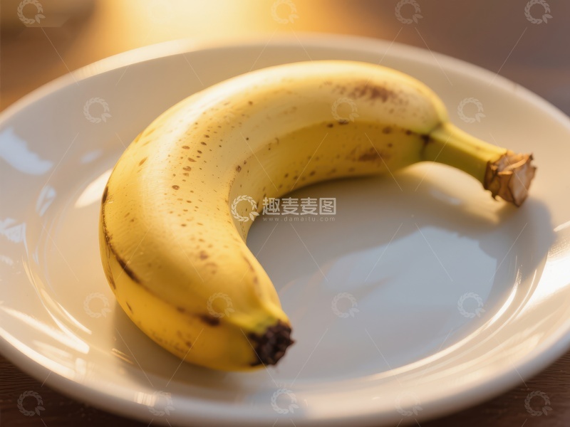 高清大图下载【趣麦麦图】-盘中的成熟香蕉