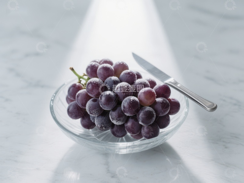 高清大图下载【趣麦麦图】玻璃碗中的紫葡萄与刀具