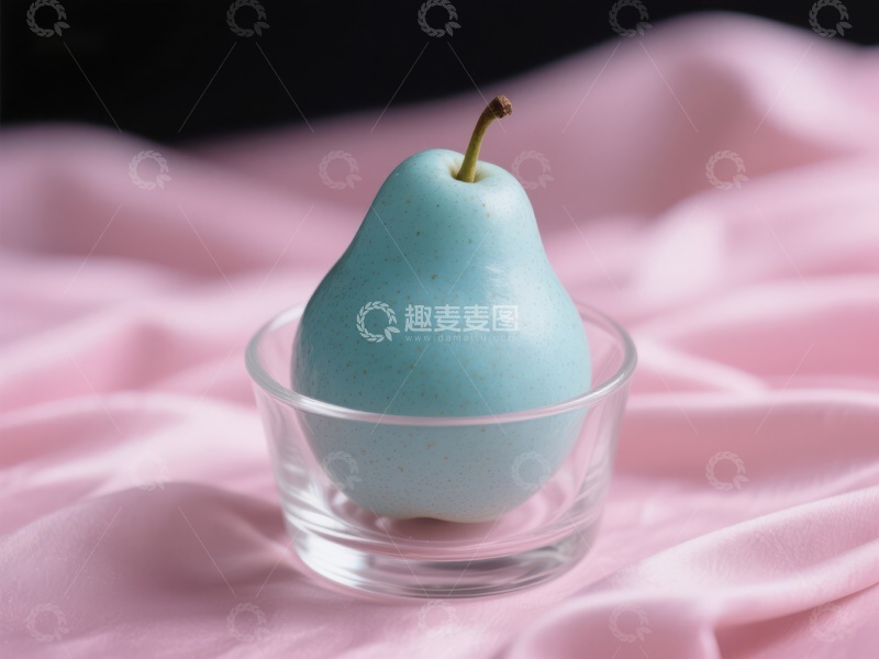 高清大图下载【趣麦麦图】蓝色梨置于玻璃碗中