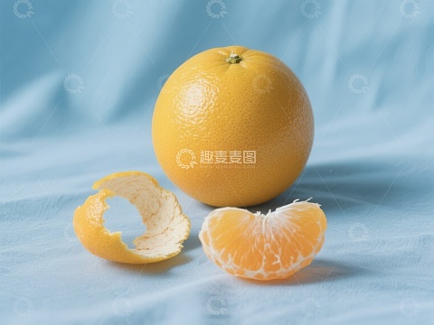 新鲜剥皮的橙子