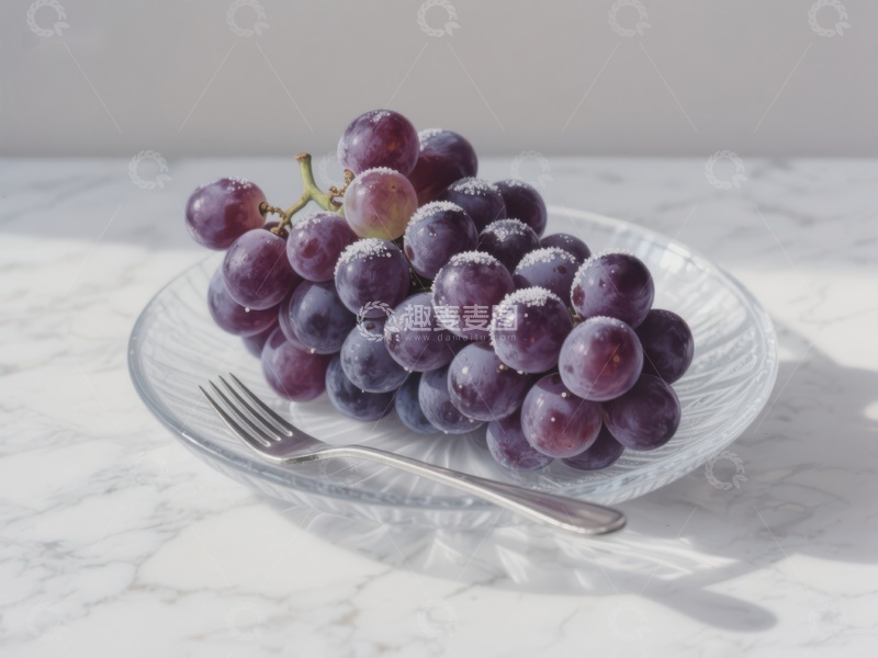 高清大图下载【趣麦麦图】透明碗中的紫葡萄