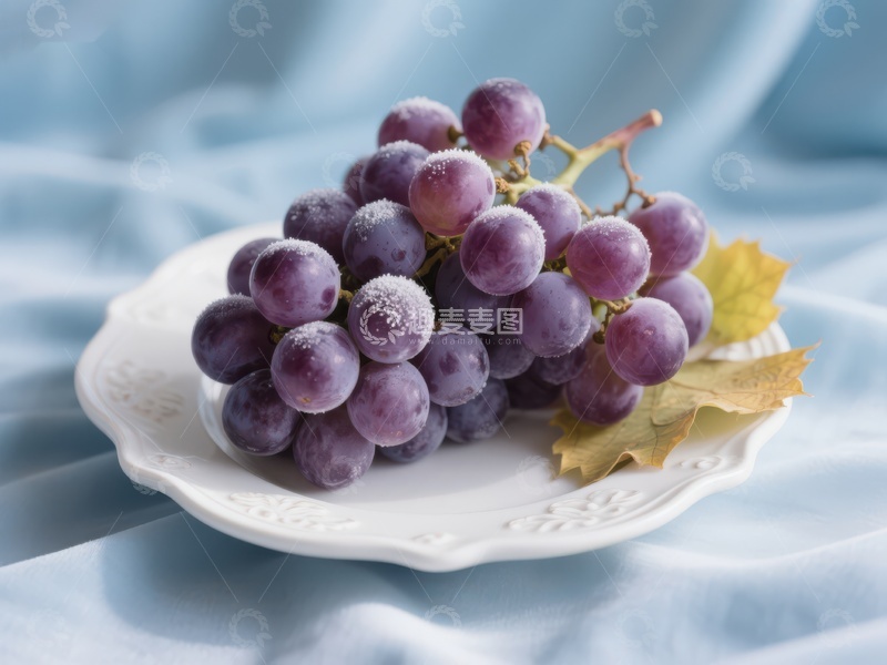 高清大图下载【趣麦麦图】新鲜葡萄置于白色盘中