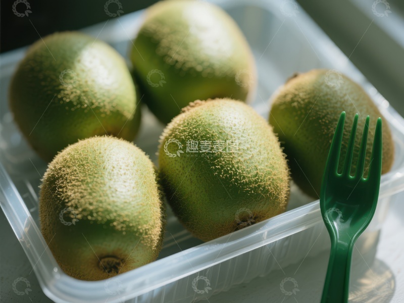 高清大图下载【趣麦麦图】新鲜猕猴桃与绿色叉子