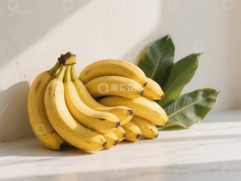 高清大图下载【趣麦麦图】阳光下的香蕉与绿叶