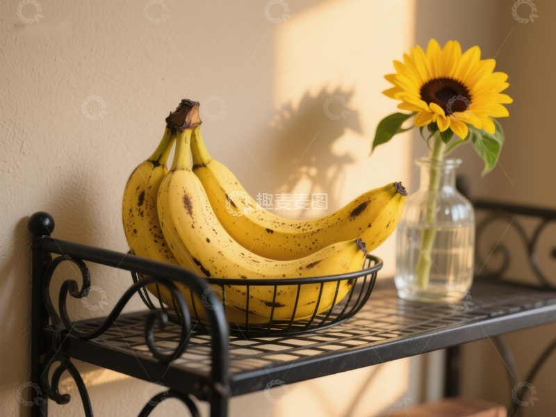 高清大图下载【趣麦麦图】香蕉与向日葵的静谧角落