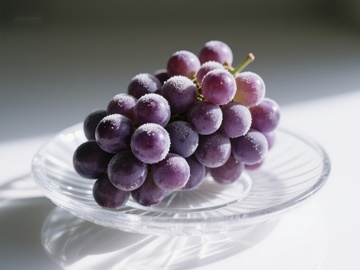 晶莹剔透的紫葡萄