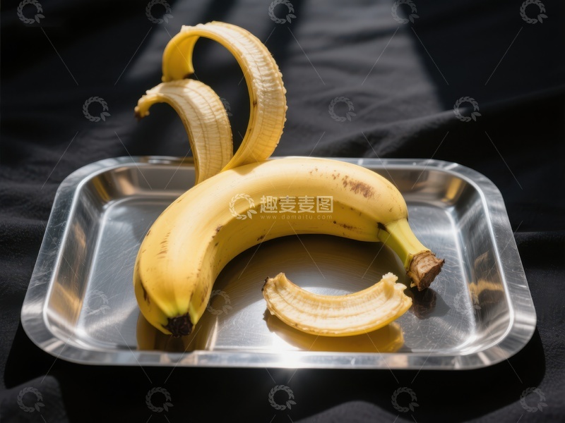 高清大图下载【趣麦麦图】盘中剥开的香蕉
