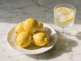 柠檬与冰饮的清新组合