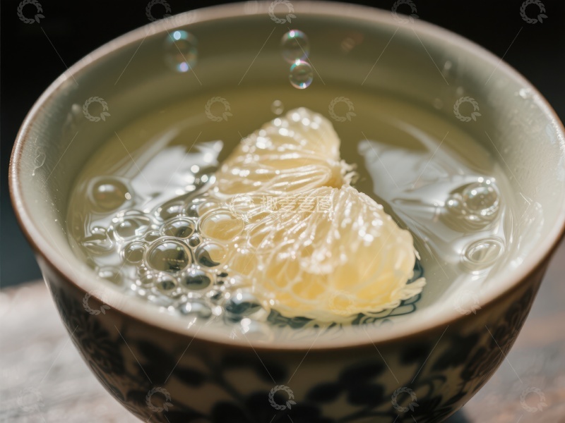 高清大图下载【趣麦麦图】柚子瓣落入茶碗，激起水泡