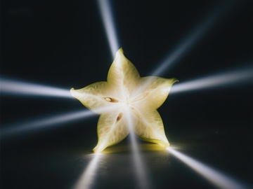 光芒四射的星形水果