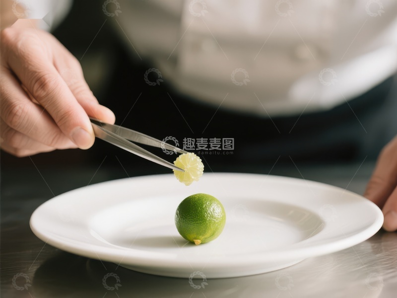高清大图下载【趣麦麦图】厨师用镊子夹取柠檬装饰
