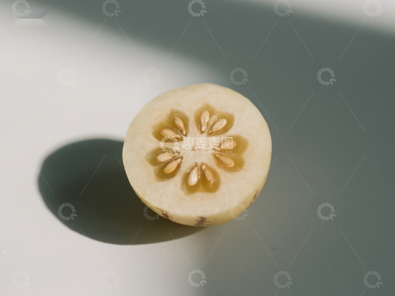 高清大图下载【趣麦麦图】切开的果实，展示独特种子排列