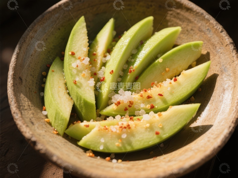 高清大图下载【趣麦麦图】碗中切片牛油果配海盐红椒粉