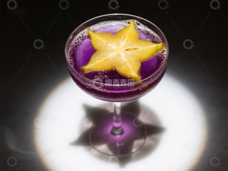 高清大图下载【趣麦麦图】紫色鸡尾酒配杨桃装饰