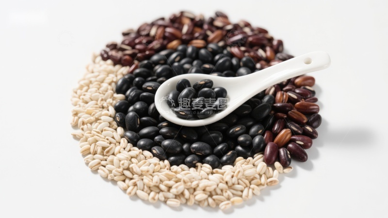 高清大图下载【趣麦麦图】三色豆粒与勺子的静物组合