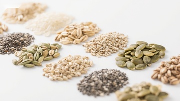 多种谷物与种子的展示