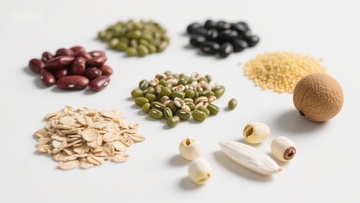 多种谷物与豆类的展示