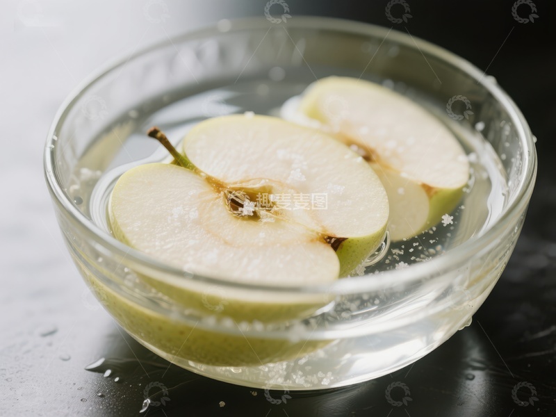 高清大图下载【趣麦麦图】苹果片浸泡在透明碗中
