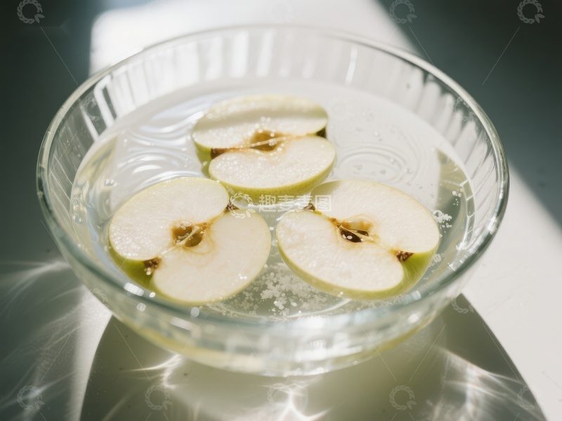 高清大图下载【趣麦麦图】清水中的苹果片