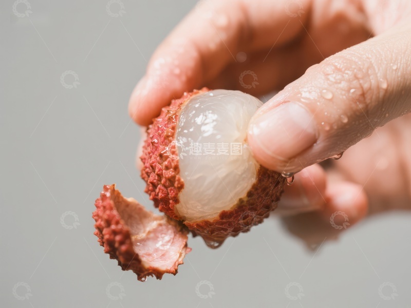 高清大图下载【趣麦麦图】手剥荔枝，果肉晶莹剔透