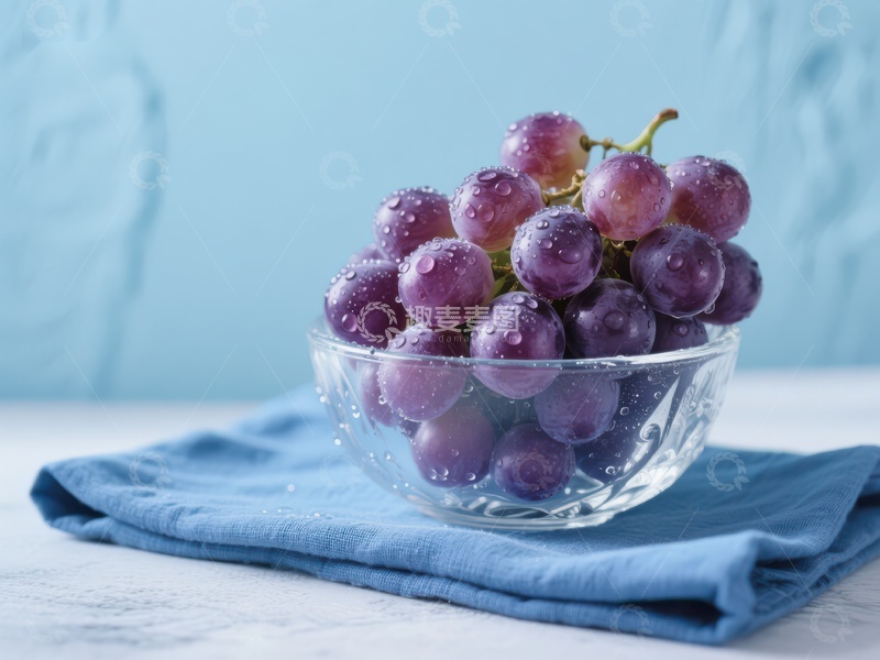 高清大图下载【趣麦麦图】透明碗中的紫葡萄