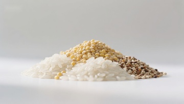 三种谷物的堆叠展示