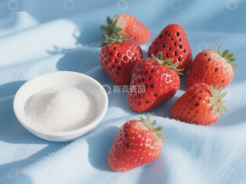 高清大图下载【趣麦麦图】新鲜草莓与糖粉的静物组合