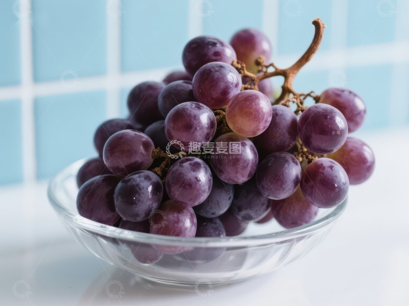 高清大图下载【趣麦麦图】透明碗中的紫葡萄