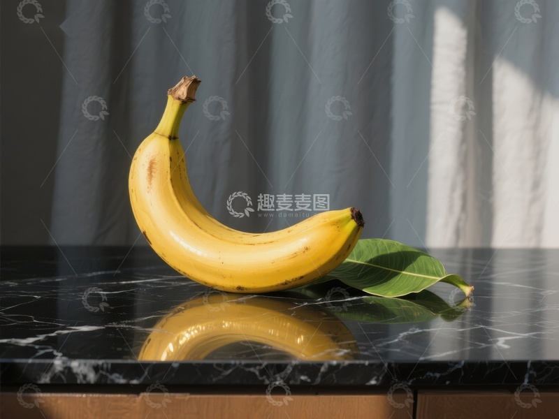 高清大图下载【趣麦麦图】阳光下的香蕉与绿叶