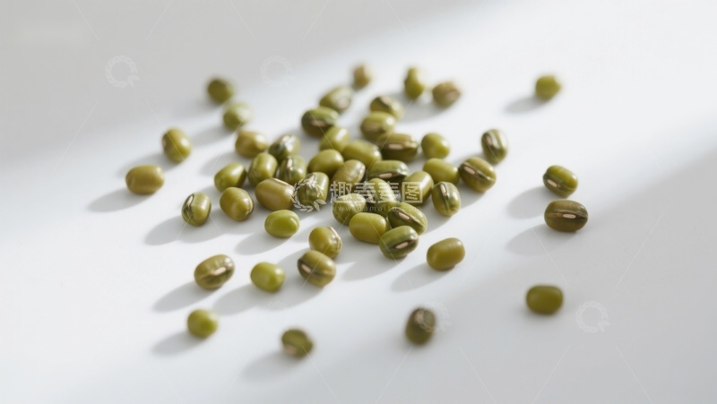 高清大图下载【趣麦麦图】散落的绿色豆子