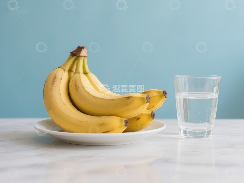 高清大图下载【趣麦麦图】香蕉与清水的健康搭配