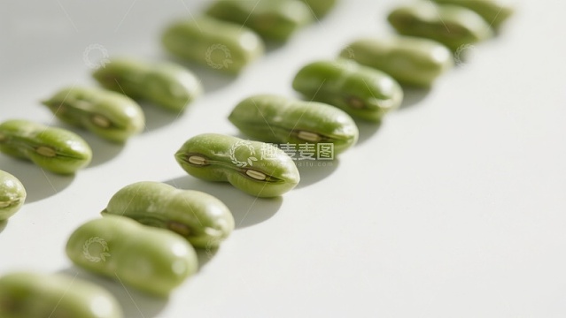 整齐排列的绿色蚕豆