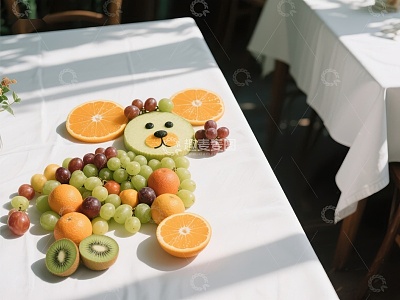 创意水果拼盘，笑脸造型吸引眼球