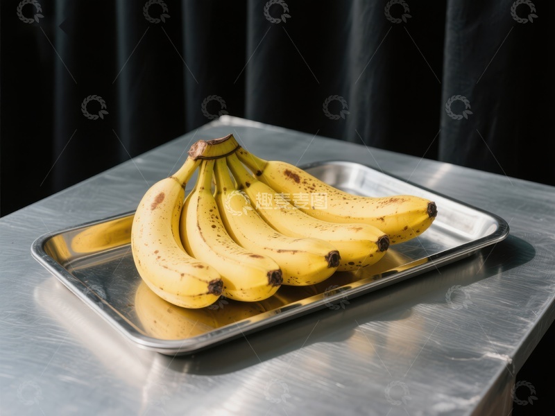 高清大图下载【趣麦麦图】金属托盘上的香蕉束