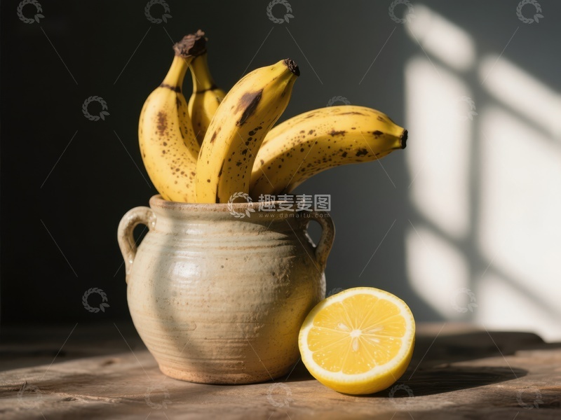 高清大图下载【趣麦麦图】陶罐中的香蕉与柠檬