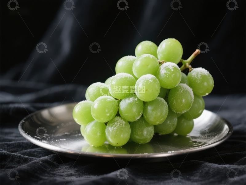 高清大图下载【趣麦麦图】新鲜青葡萄置于银盘之上