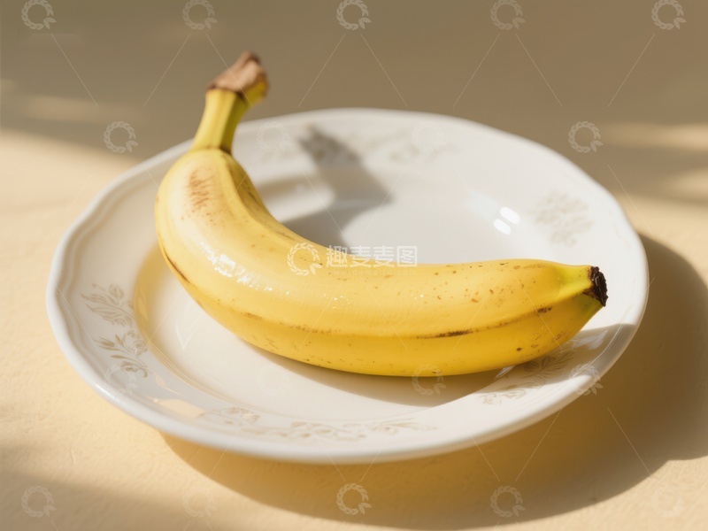 高清大图下载【趣麦麦图】香蕉静置于白色盘中