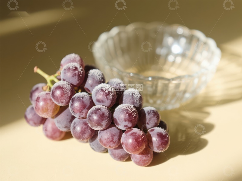 高清大图下载【趣麦麦图】阳光下的葡萄与玻璃碗