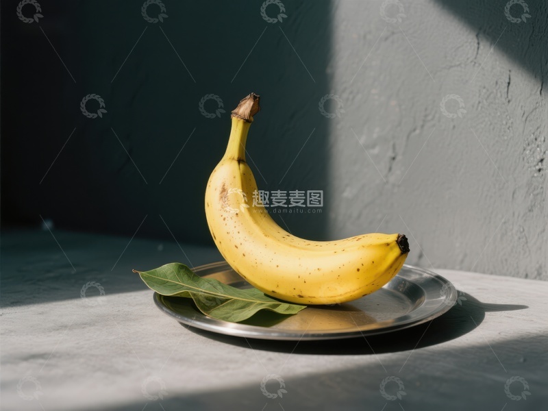 高清大图下载【趣麦麦图】阳光下的香蕉与绿叶