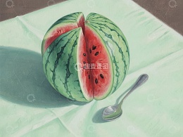 切开的西瓜与勺子
