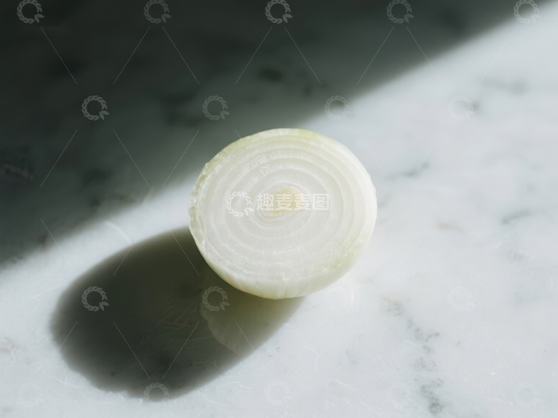 高清大图下载【趣麦麦图】切片洋葱置于大理石台面