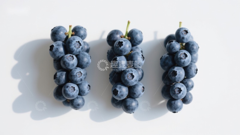 高清大图下载【趣麦麦图】三串新鲜蓝莓整齐排列