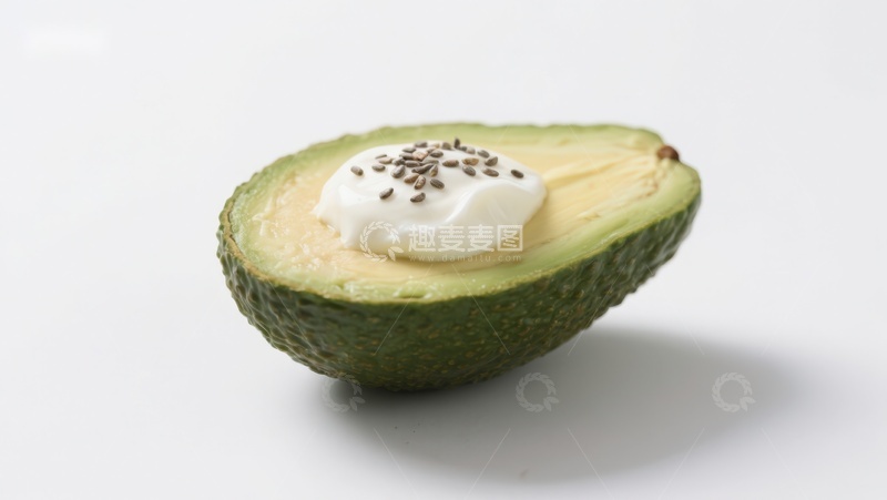 高清大图下载【趣麦麦图】牛油果半切，内含酸奶与芝麻