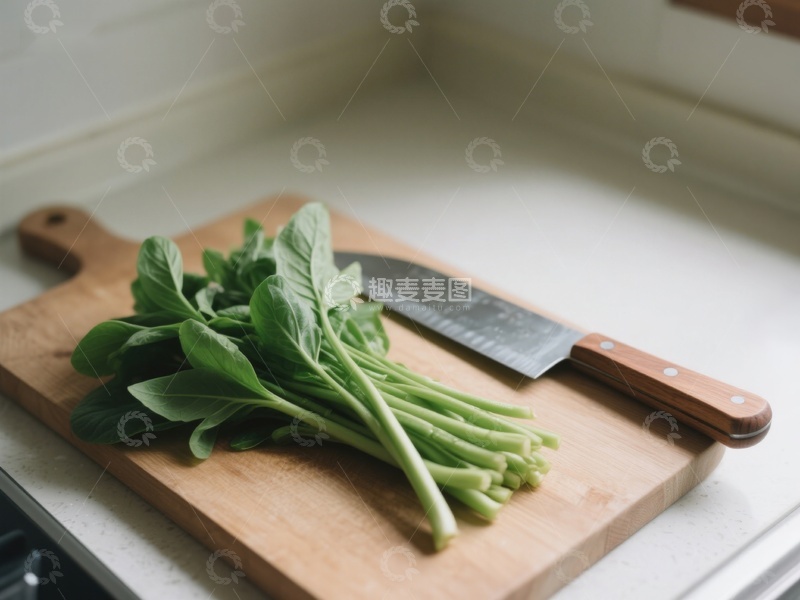 高清大图下载【趣麦麦图】砧板上的绿叶蔬菜与刀具