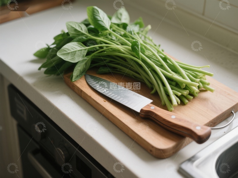 高清大图下载【趣麦麦图】新鲜蔬菜与刀具置于砧板上
