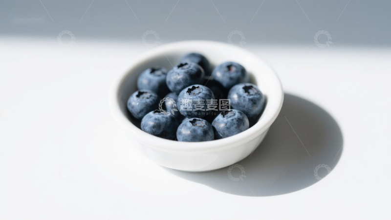 高清大图下载【趣麦麦图】白色碗中的新鲜蓝莓