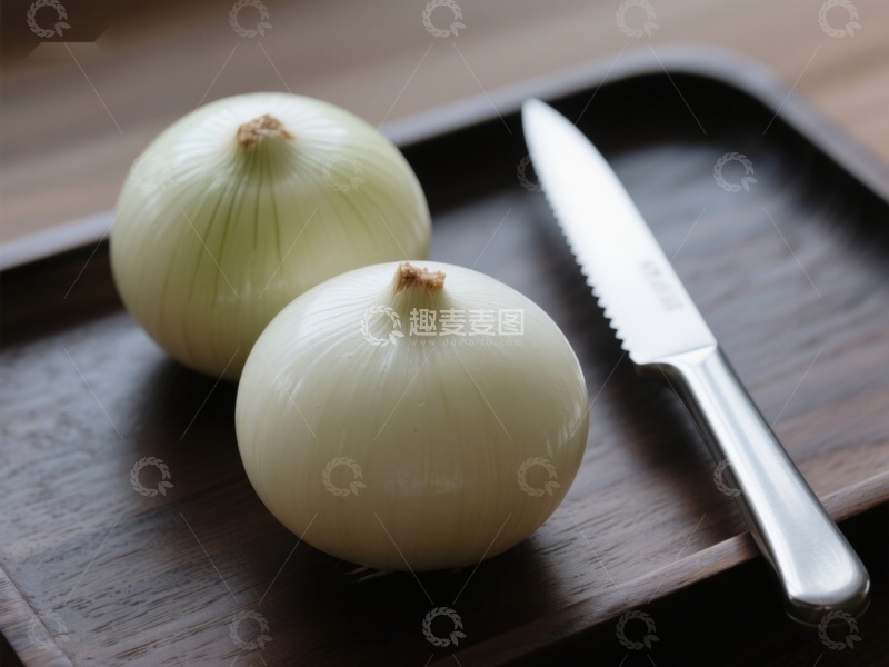 高清大图下载【趣麦麦图】洋葱与刀具静置木质托盘