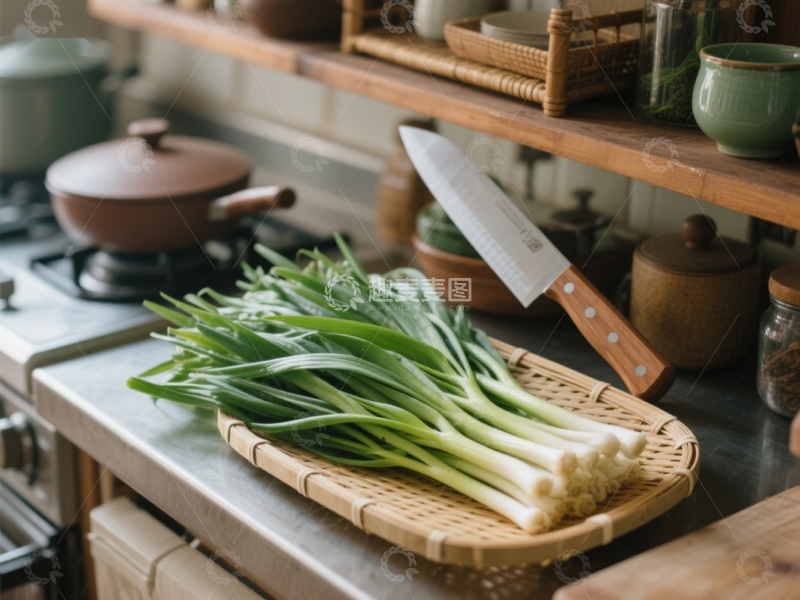 高清大图下载【趣麦麦图】厨房案板上的新鲜葱和刀具