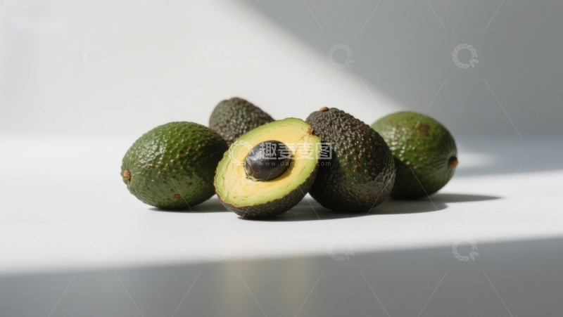 高清大图下载【趣麦麦图】新鲜牛油果静物展示